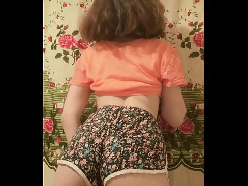 ❤️ Sexig ung babe som strippar av sig sina shorts inför kameran Fuckingvideo at us ❤