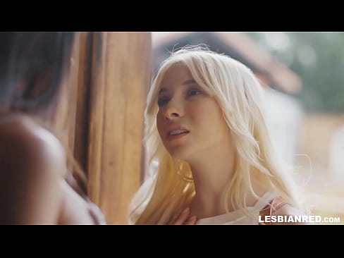 ❤️ Tjejen kommer hem några månader senare och slutar med att äta sin styvmors fitta. Fuckingvideo at us ❤